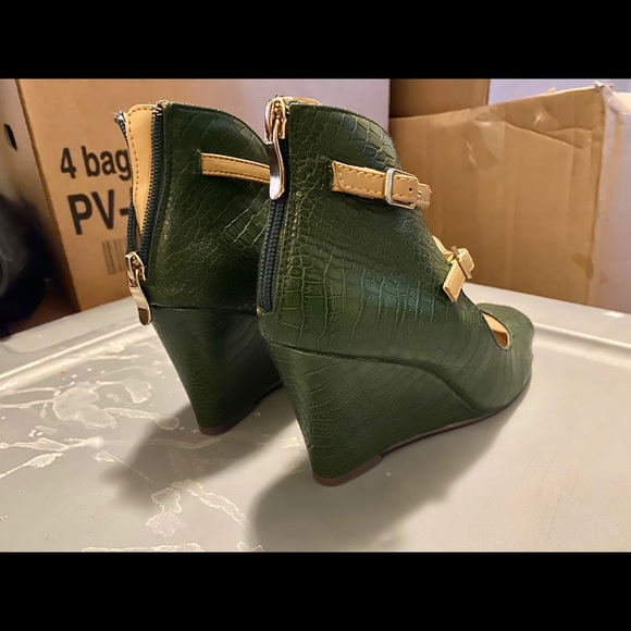 Formal High Heels - Picture 3 of 3